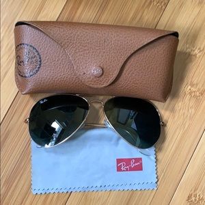 Ray Ban Aviators- black and Gold